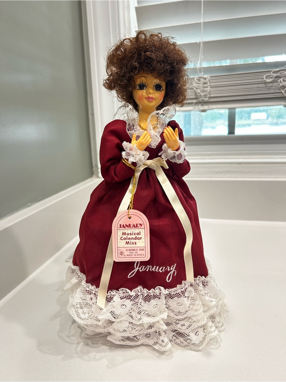 Vintage 1986 Brinn’s January Calendar Musical Doll Plays Auld Lang Syne